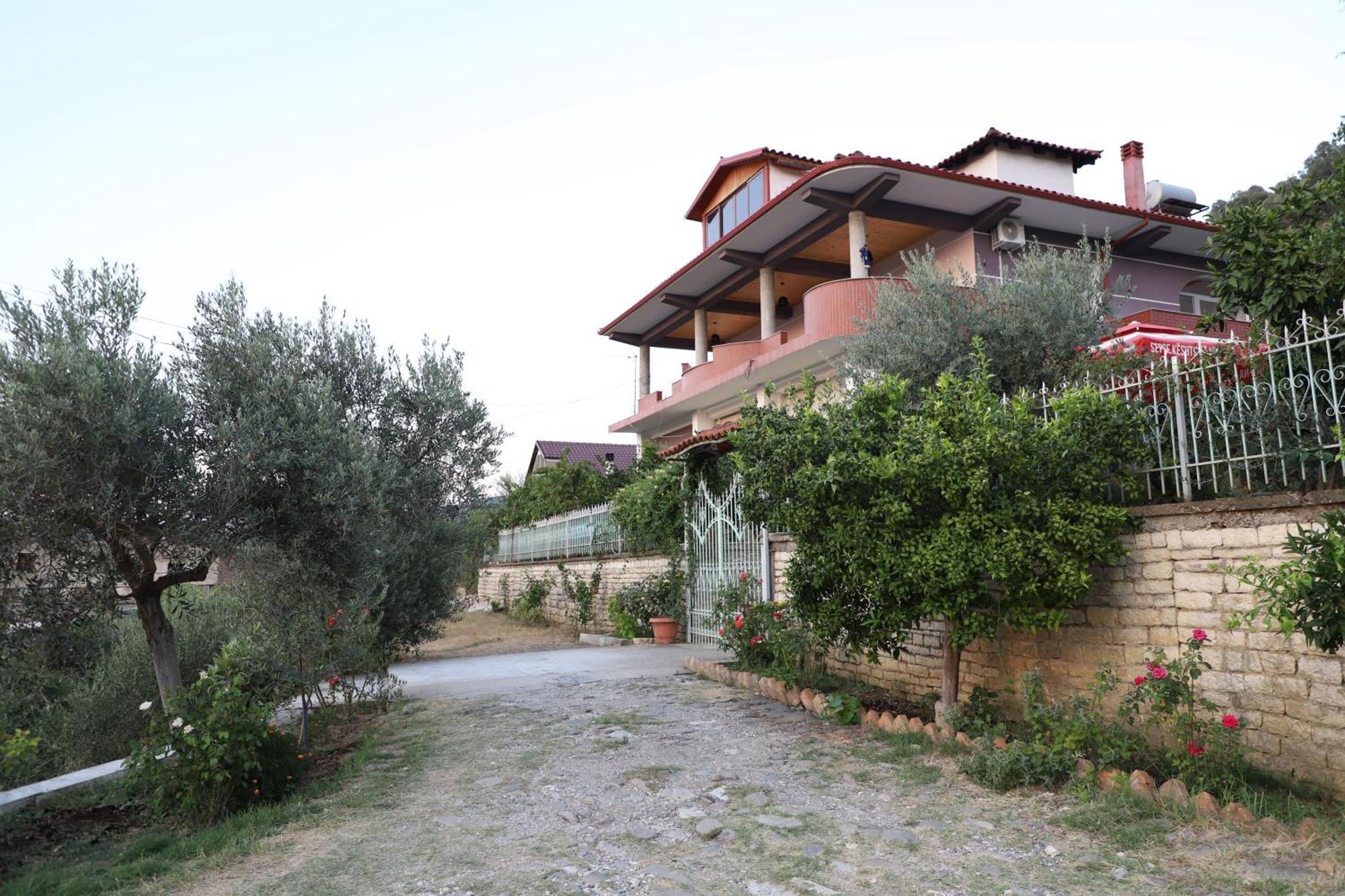 Georgemishel Guest House Berat Ngoại thất bức ảnh