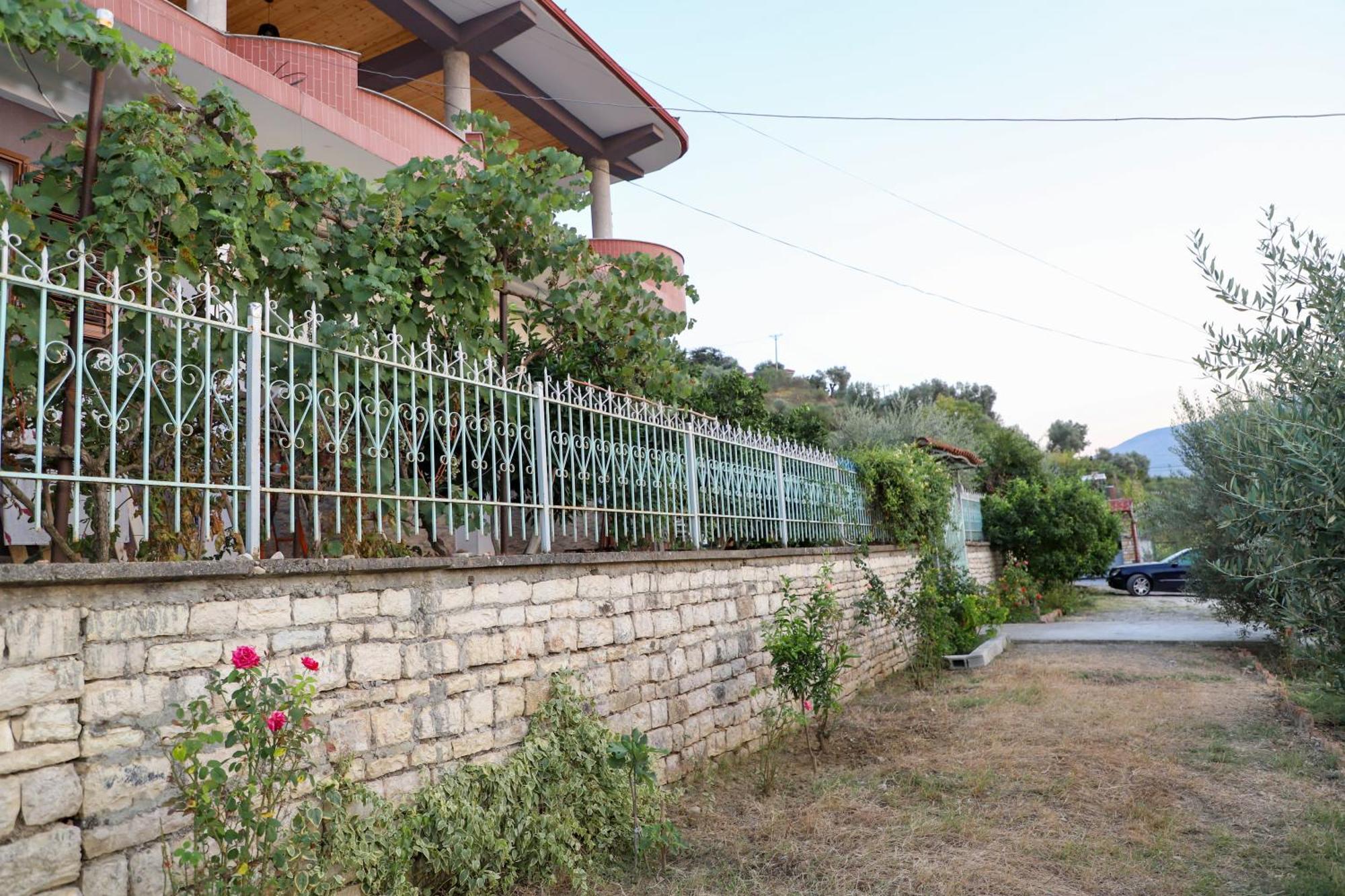 Georgemishel Guest House Berat Ngoại thất bức ảnh