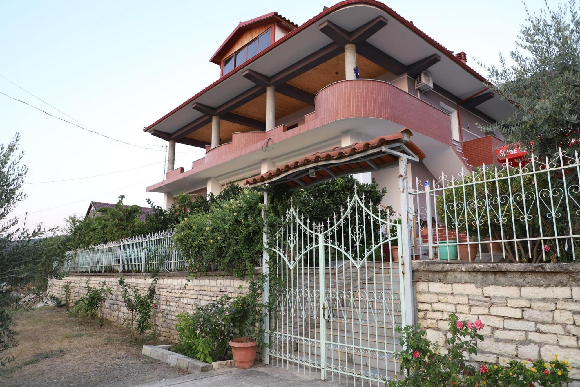 Georgemishel Guest House Berat Ngoại thất bức ảnh
